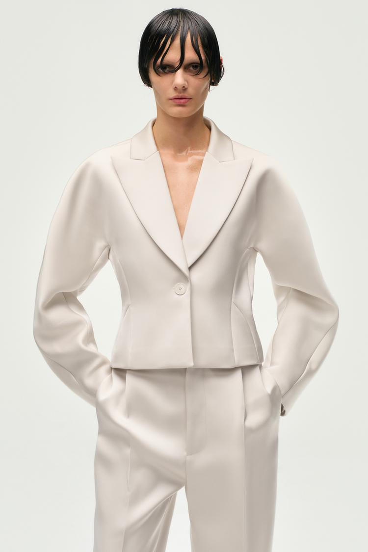 CLASSIC TAILORED BLAZER