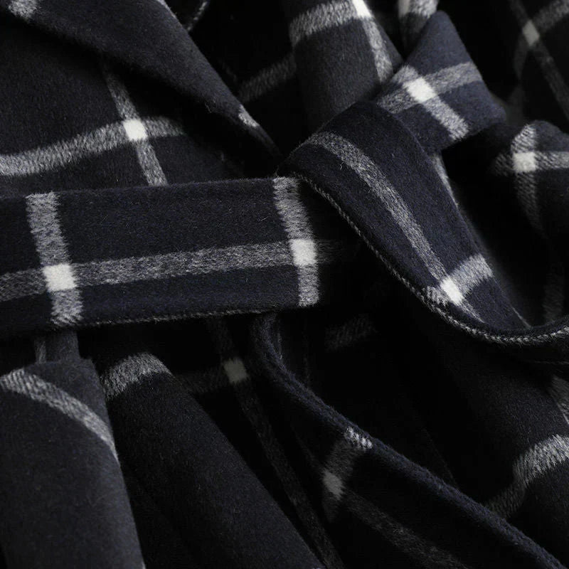 VALERIA | ELEGANT CHECKED WOOL COAT