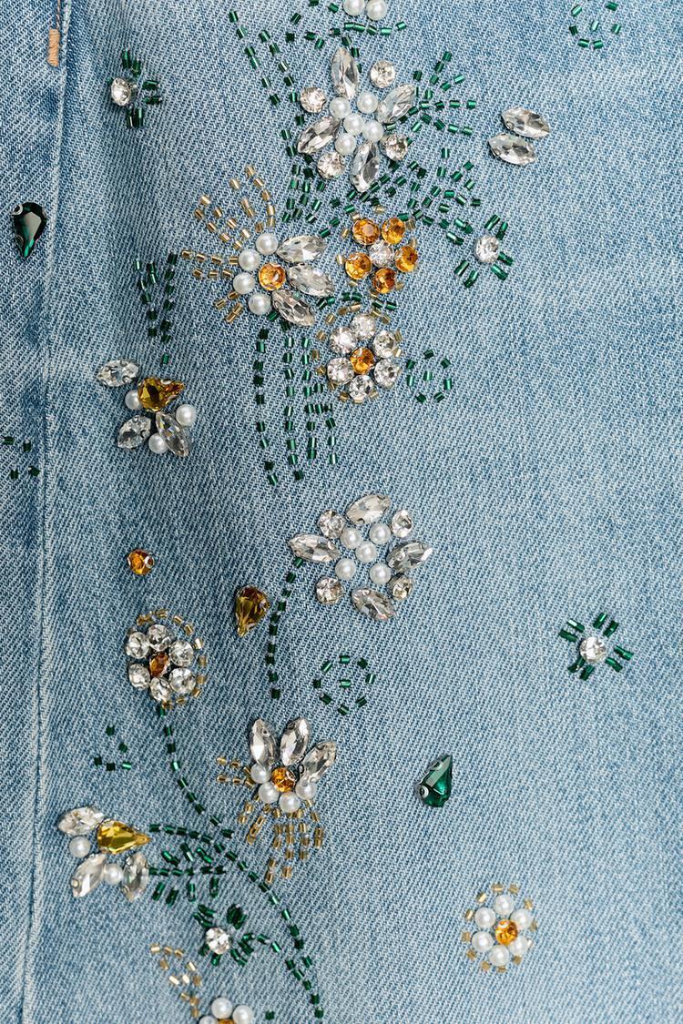 Embroidered Barrel Jeans