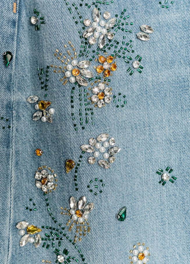 Embroidered Barrel Jeans